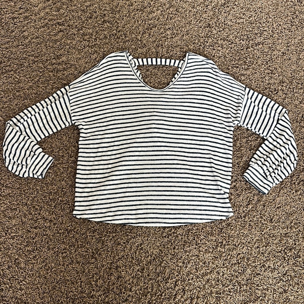 Cherish twist back sweater size small